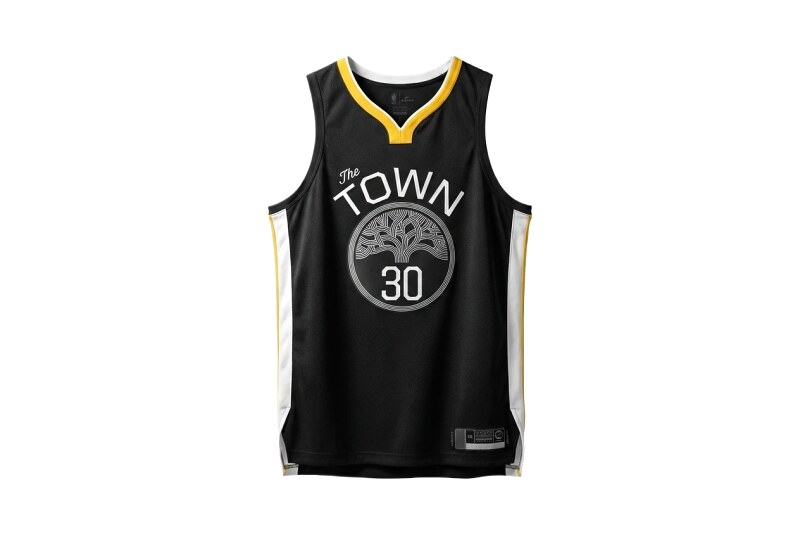 Black basketball uniforms of Curry The TOWN