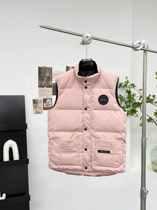 Canada Goose Casual Puffer vest Cream Button Vest for Streetwear Looks