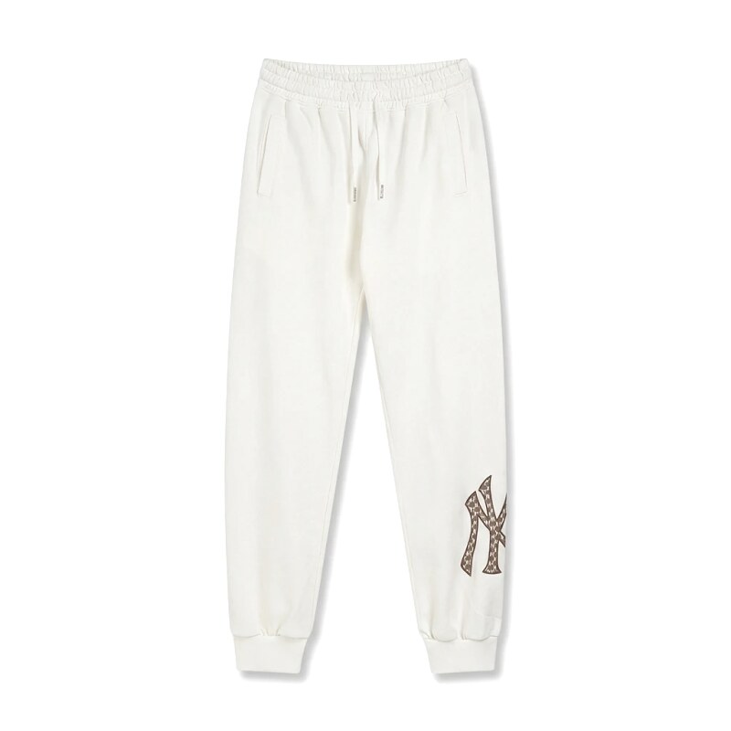 Fashionable white sweatpants of the MLB New York Yankees