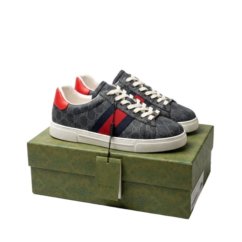 Gucci retro-style red and blue striped canvas shoes