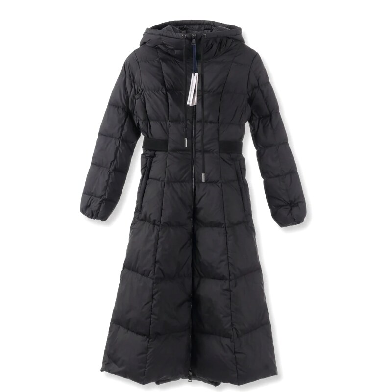 Long black down jacket of Moncler