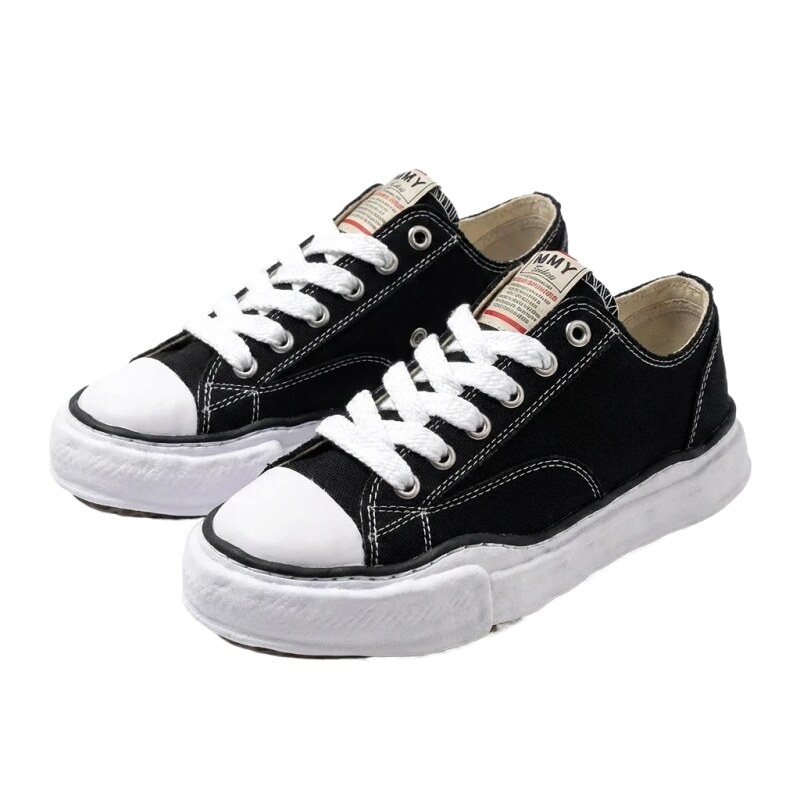 MMY Classic Simple Black and White Canvas Shoes