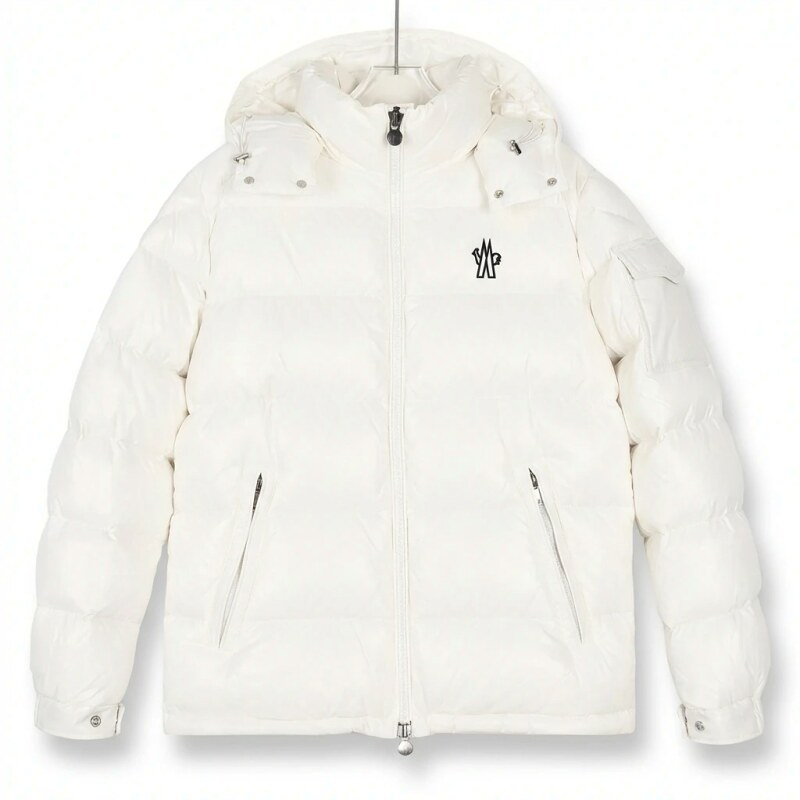 Moncler's classic and simple style white down jacket