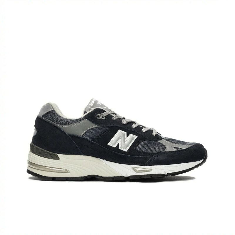 New Balance retro-style black and grey sports shoes