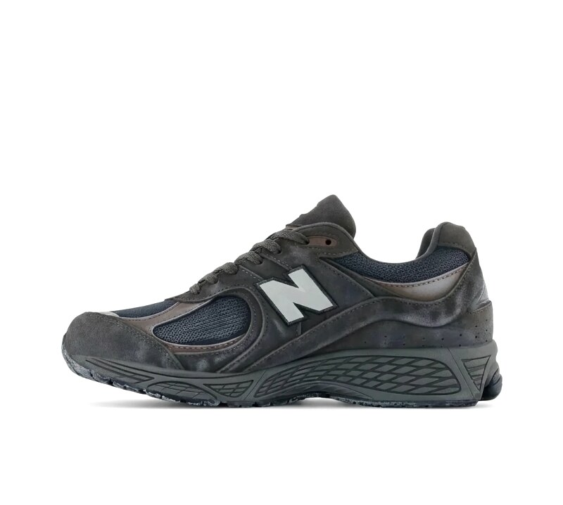 New Balance retro-style dark gray running shoes