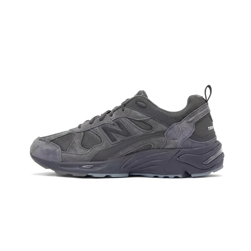 New Balance retro-style grey sports shoes