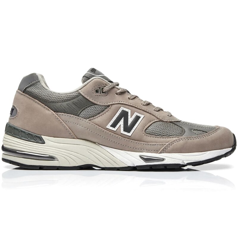 New Balance retro - style grey sports shoes