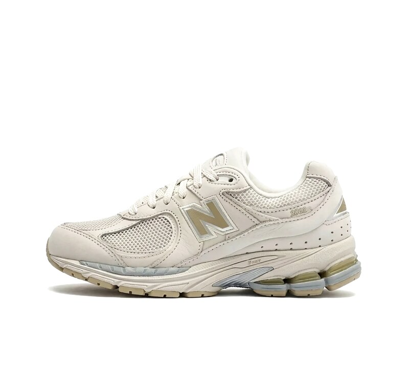 New Balance retro-style off-white sports shoes
