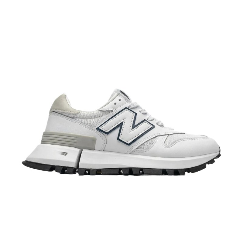 New Balance retro-style white and gray sports shoes