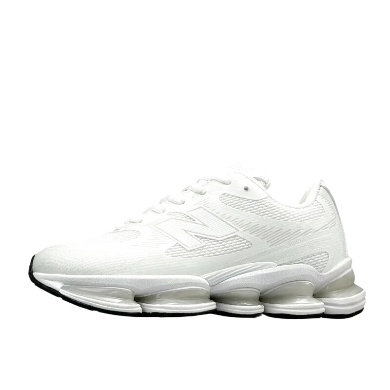 New Balance retro - style white shoes