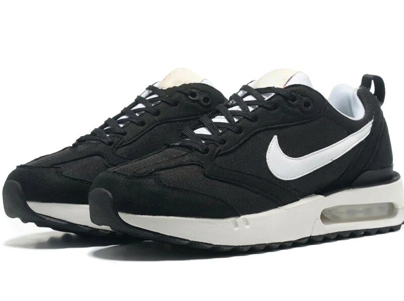 Nike Air retro-style black sports shoes