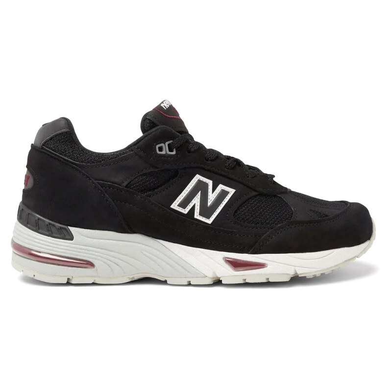Retro-style black shoes of New Balance