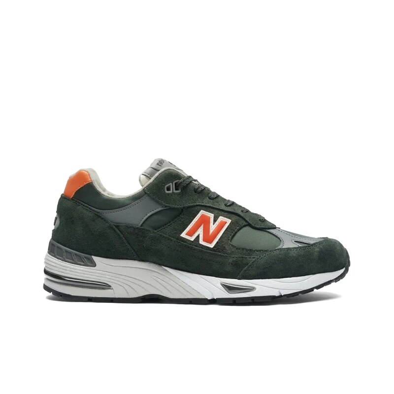 Retro style dark green of New Balance 990v3