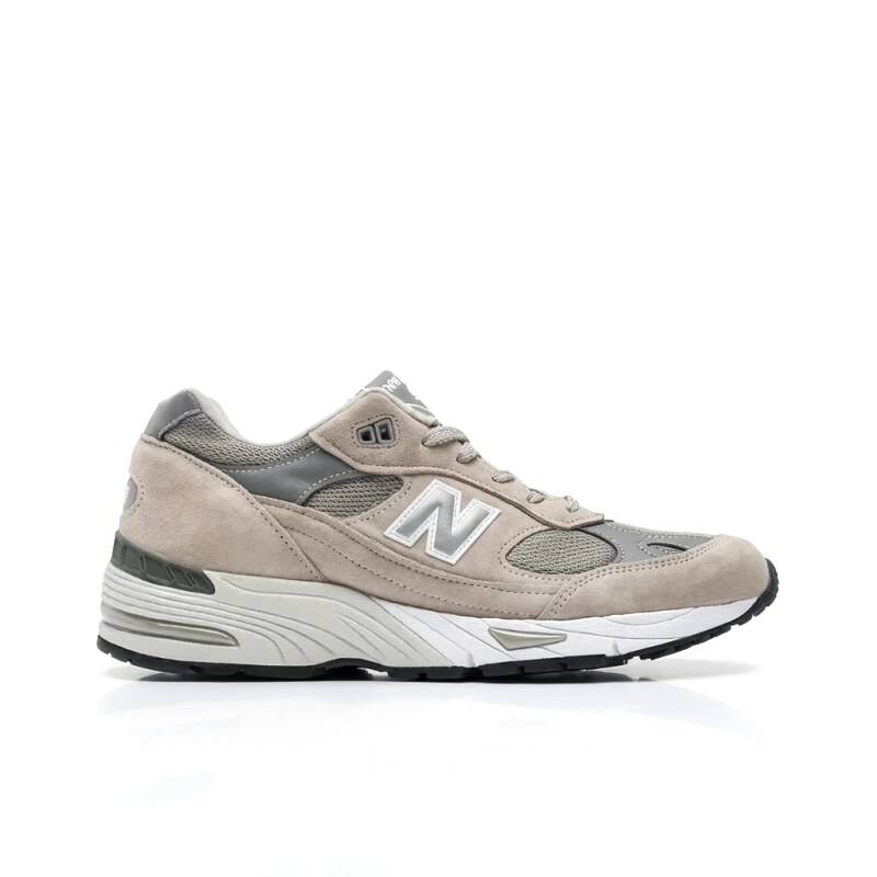 Retro-style gray-brown shoes of New Balance 990v3