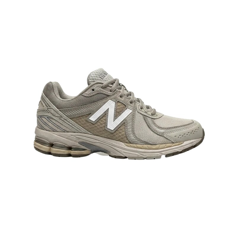 Retro-style grey sports shoes of New Balance