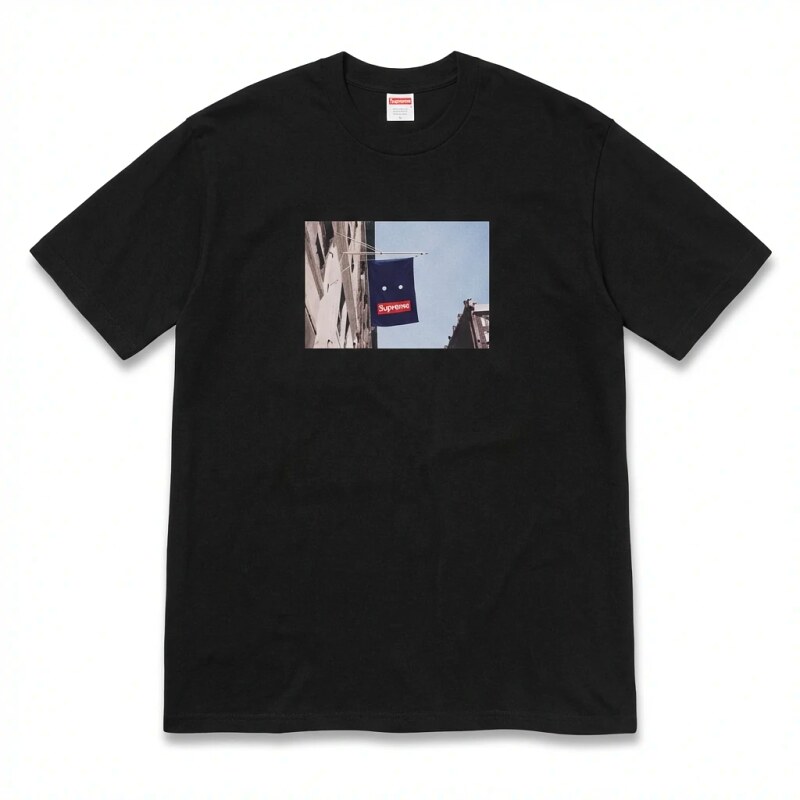 Supreme street scene style black T-shirt