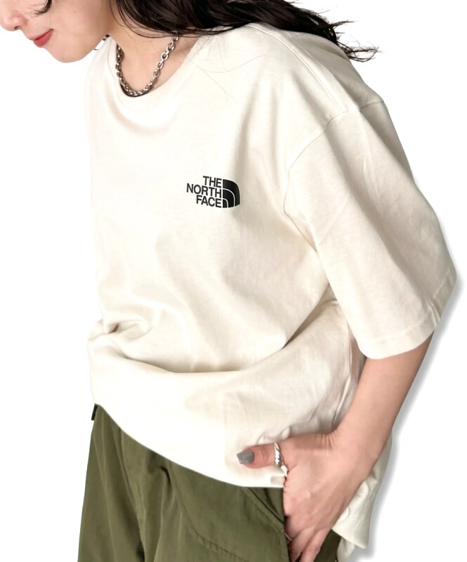 The classic and simple style white T-shirt of The North Face.