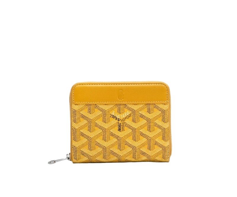 The classic yellow wallet of GOYARD